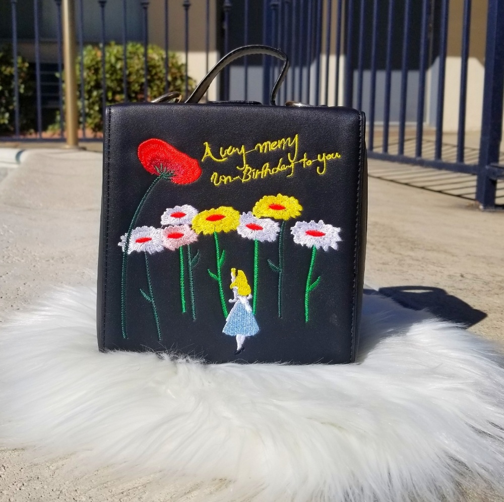 NWOT Alice in Wonderland Square Shoulder purse